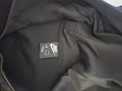 ナイキ ジップアップフーディー