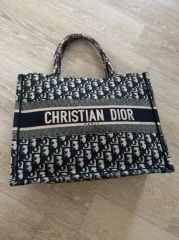j*様 Christian Dior Book Tote バッグ(コスメおまけ付 - メルカリ