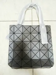 BAO BAO ISSEY MIYAKE バオバオイッセイミヤケ トートバッグ (新品 正規品)