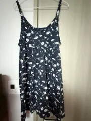 黒い花柄ノースリーブロングワンピース