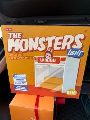 MOONEYES トヨタハイエースワイドボディ ピットガレージジオラマ