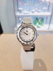 【希少】Swarovski スワロフスキー 腕時計 オクテア ラバー 白. 希少】Swarovski スワロフスキー Octea Nova 腕時計 - メルカリ