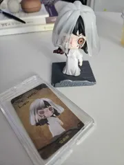 ポップマート コンジェリング 白いレイ フィギュア + カード