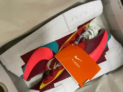 ナイキ SACAI カウズ ブレーザー レッド 240