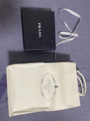 PRADA 長財布 箱付き 限定色 記念付属付 - メルカリ