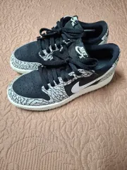 235 NIKE ジョーダン 1 ロー ブラック セメント スニーカー 0389A