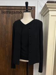NO.7-334Salvatore fnrragamo 銀ボタンロゴ刻印ベスト - メルカリ