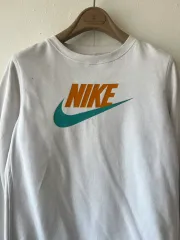 ナイキ キッズ アイボリー スウェットシャツ ラウンドTシャツ
