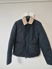 BARBOUR（バブアー）キルティングジャケット ブラック フリース ボア襟 largeのサムネイル