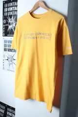 (M-L) I AM NOT A HUMAN BEING(アイアムノットアヒューマンビーイング) 半袖 Tシャツ レタリング 黄色 ストリート-1812C