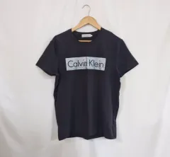 Calvin Klein チャコール ロゴ 半袖 Tシャツ