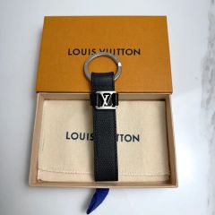 ルイヴィトン タイガ キーホルダー LV オブリーク M01473 S2883 - メルカリ