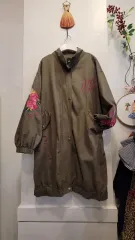 ラビジュー立体刺繍レタリングバルーンマウンテンパーカー