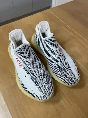 アディダス イージーブースト 350 V2 ゼブラ 245サイズ