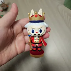 ポップマート ラブブ フィギュア