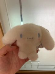 希少】シナモロール モカ キラふわフルーツぬいぐるみ - メルカリ
