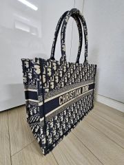 j*様 Christian Dior Book Tote バッグ(コスメおまけ付 j*様 Christian Dior Book Tote バッグ(コスメおまけ付 - メルカリ