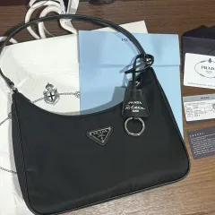 公式ホームページ購入 PRADA リーエディション 2005 サフィアーノ トリミング リナイロン HOBO BAG ブラック