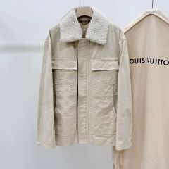 LOUIS VUITTON シアリングエンボスモノグラムムートンレザージャケット