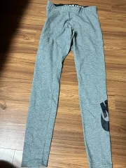 ほぼ新品 NIKE グレー レギンス