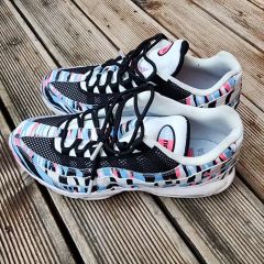 レア】NIKE AIR MAX 95 韓国代表モデル - メルカリ