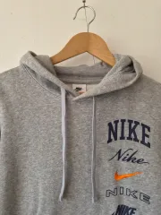 NIKE ナイキ レディース (ジュニア可能) スウッシュロゴ 裏起毛パーカー Tシャツ Sサイズ