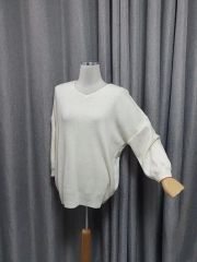 新品☆ ビッキー　袖ボタン　センターシームニット　オフホワイト ビッキー センターシーム 春ニット - メルカリ