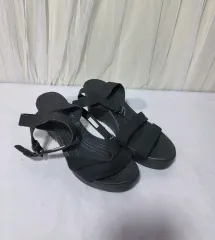 新品 Crocs クロックス ブラック サンダル ウエッジヒール W7