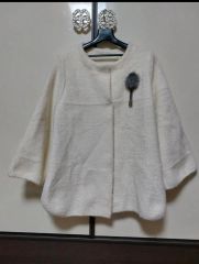 エンブレムブローチ付配色ニットジャケット✴︎白✴︎サイズM - メルカリ