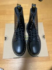 manaaw4様専用】リミフゥ Dr. Martens コラボ 8ホール - メルカリ