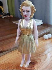メディコム・トイ マリリン・モンロー ゴールドドレス ソフビ - メルカリ