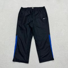 浦和レッズ 7分丈パンツ支給品 - メルカリ