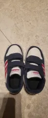 アディダス キッズ スニーカー