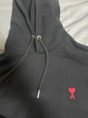 アミ スモール ハート ブラック WHO フードTシャツのサムネイル
