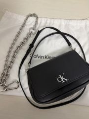 高品質 Calvin Klein Backpack ビーガンレザー ピンク - メルカリ