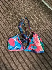 NIKE 水着 トップス Mサイズ (タグのみ外した新品)