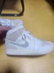 NIKE エア ジョーダン 1 ミッド SE クラフト 白