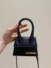 JACQUEMUS ジャックムス チキート ミニバックのサムネイル
