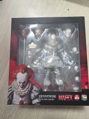 MAFEX IT ペニーワイズ 中古美品 - メルカリ