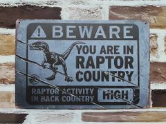 看板風 金屬製 海報 注意：迅猛龍區域 （侏羅紀公園、侏羅紀世界） 30公分×20公分 D04-30THU