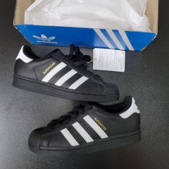 ADIDASアディダス カーボン コア 黒色ブラック ターボ スニーカー 
