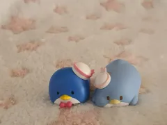 サンリオ タキシードサム フィギュア 2種 + ピンバッジ