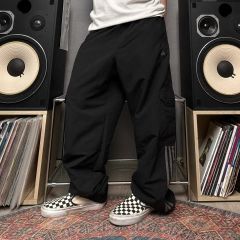 DOMINGO NYLON TAPERED PANTS BLK Mサイズ - メルカリ