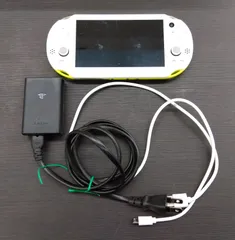 【中古品・現状品】SONY PlayStationVitaプレイステーション　ライムグリーンPCH-2000　充電器付 L-99
