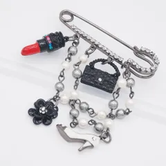 W092 ブローチ チャーム バッグ リップ ヒール フラワー フェイクパール ブラック系カラー デザイン コスチュームジュエリー