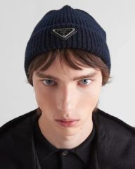 PRADA プラダ ウール カシミヤ ビーニー ニット帽 三角プレート - メルカリ
