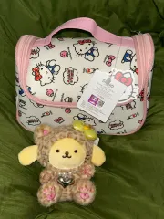 新品 タグ付き Sanrio hello kitty(ハローキティ) コスメ ポーチ バッグ 出品 キーホルダーは おまけ付き