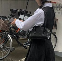 アンメートルキャレレザー 黒 ショルダーハンド2wayバッグ ジッパー 