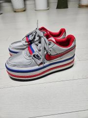 ナイキ スニーカー形キャンドル 青とピンクセット - メルカリ