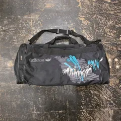 アディダス オーバーサイズ ダッフルバッグ
